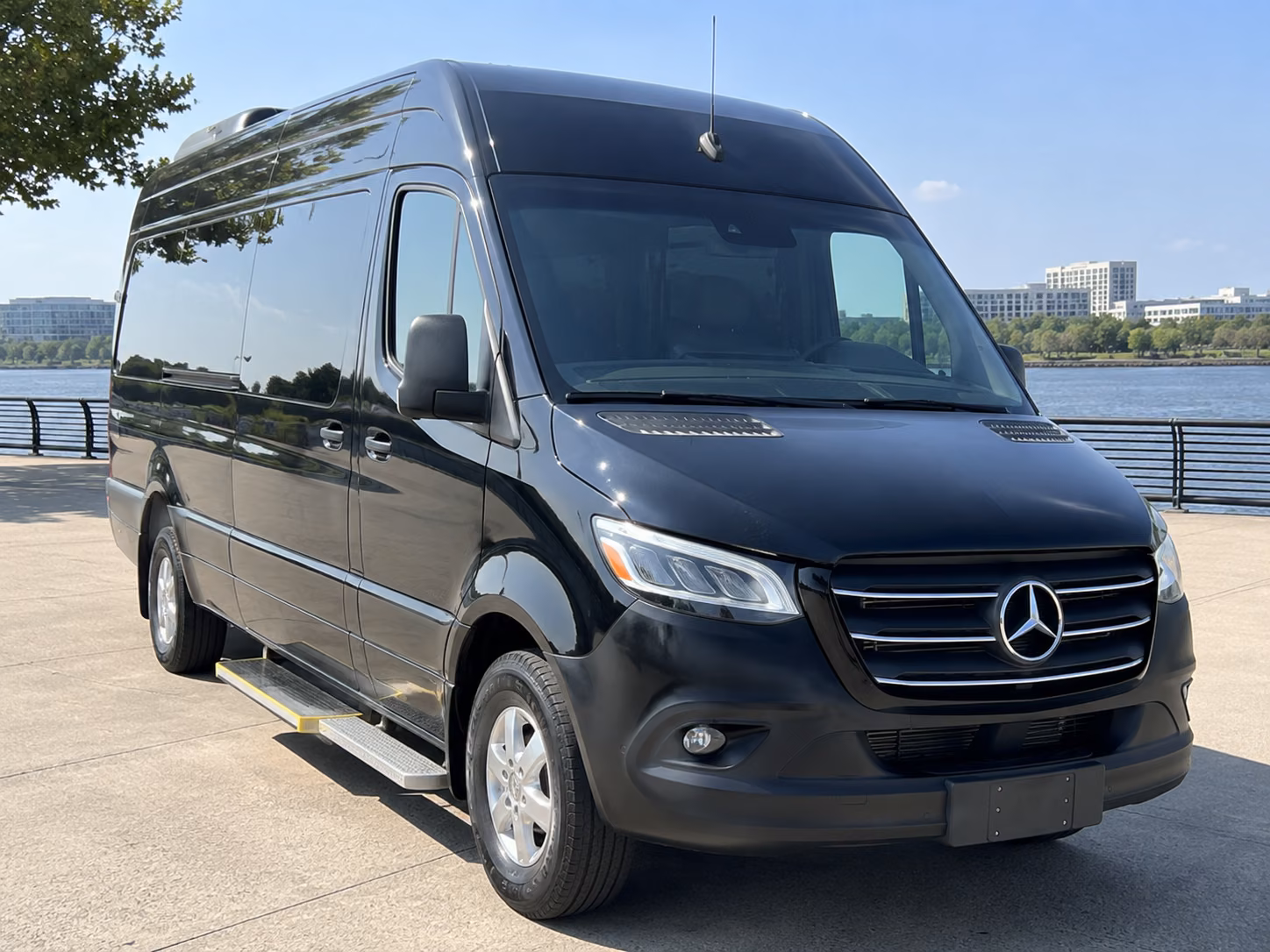 roseville bus rentals for california road trips and oregon travel